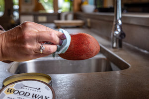 applying wood wax to oil with cloth